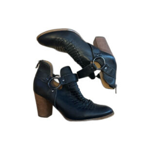 Seychelles Leather Upper Bootie Back Zip Ankle Boot